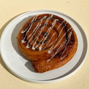 Moonirull toorjuustuglasuuriga