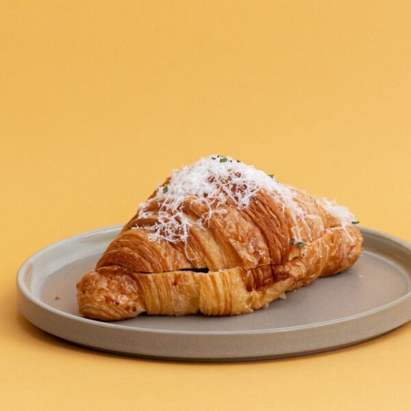 Röstitud tomati x parmesani croissant