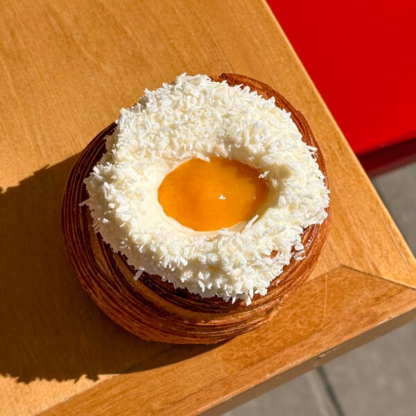 Kookose x mango croissant